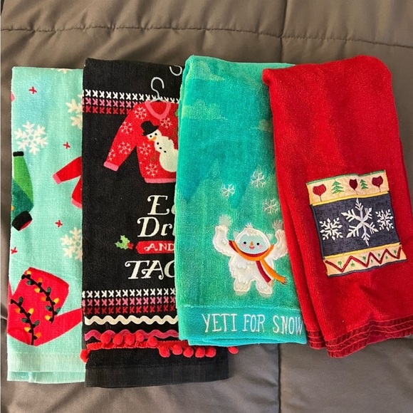 4 Christmas multiple size kitchen dish towels 🤍  NAME YOUR PRICE - Picture 3 of 7